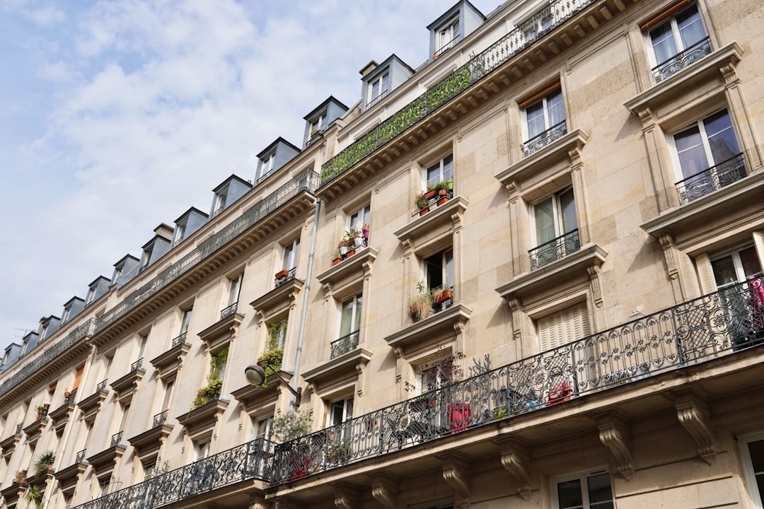 Mairie à Décines-Charpieu